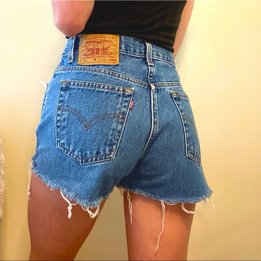 VINTAGE cut off levi’s - size 24
